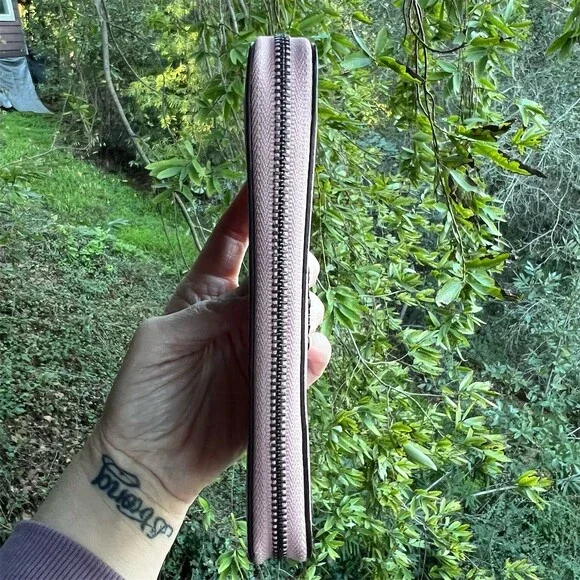 COACH Medium Id Zip Wallet Pink Zip-Around w Gunmetal Hardware AUTHENTIC - Picture 6 of 10